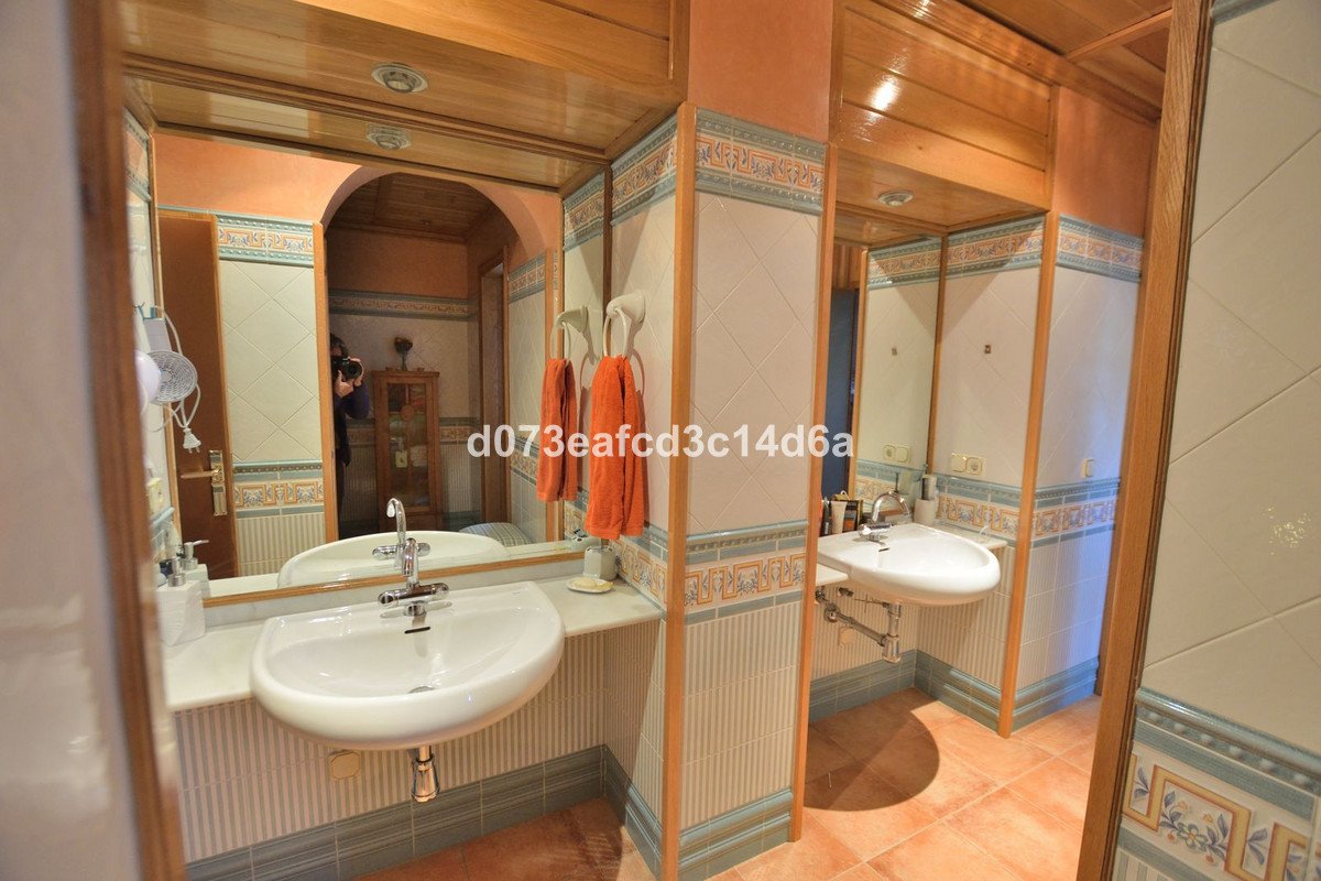 4 Bed Detached Villa in Ronda