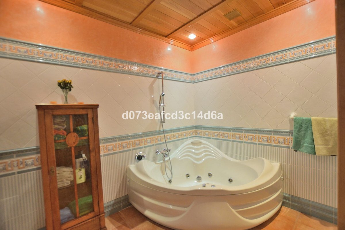 4 Bed Detached Villa in Ronda