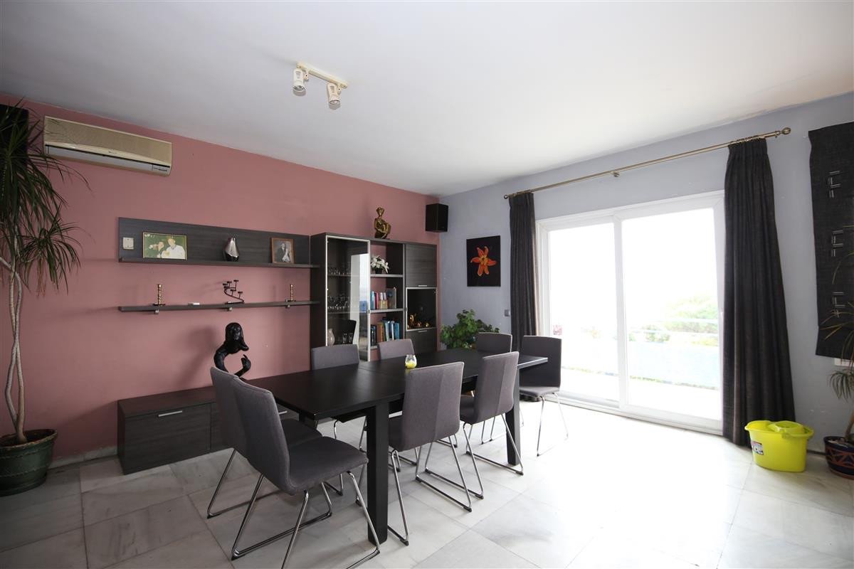 4 Bed Detached Villa in Estepona