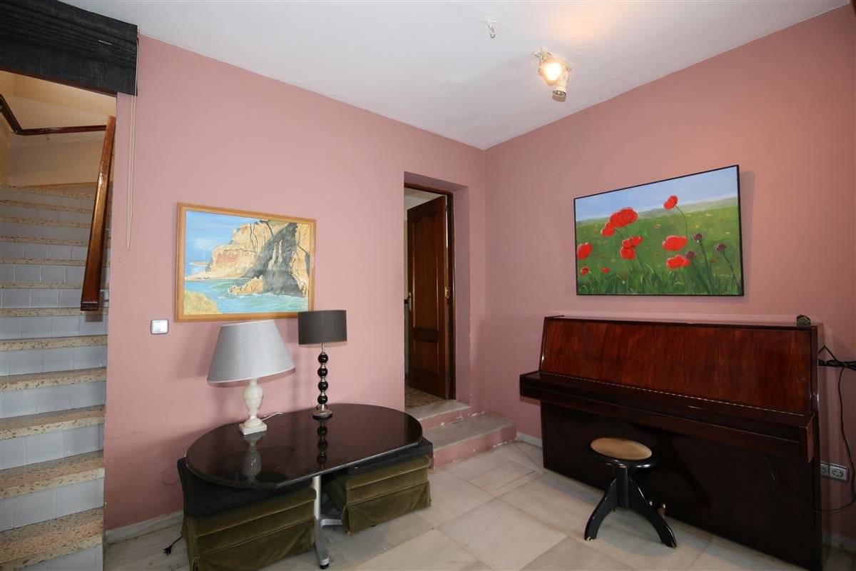 4 Bed Detached Villa in Estepona