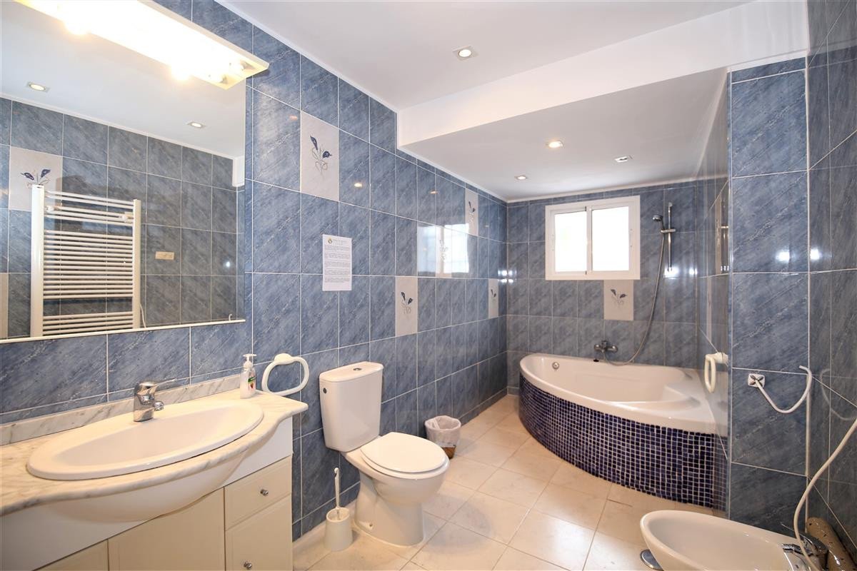 4 Bed Detached Villa in Estepona