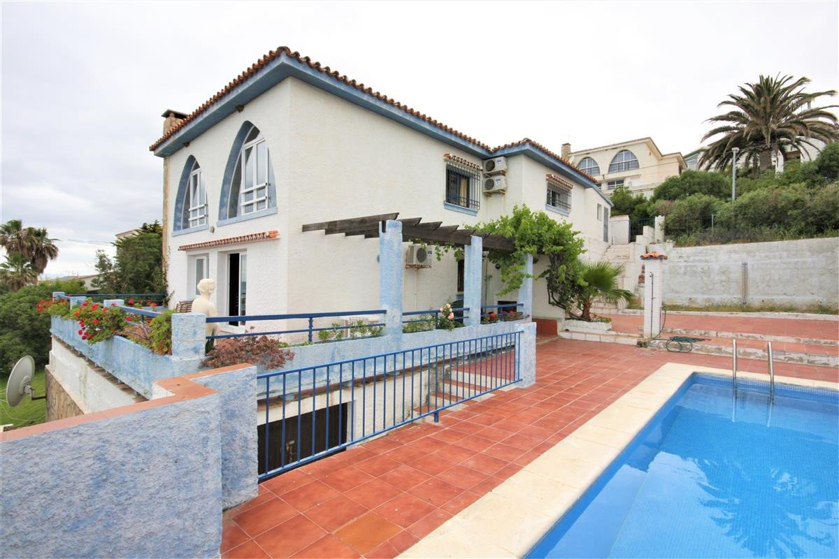 4 Bed Detached Villa in Estepona