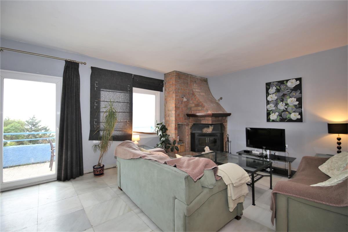4 Bed Detached Villa in Estepona