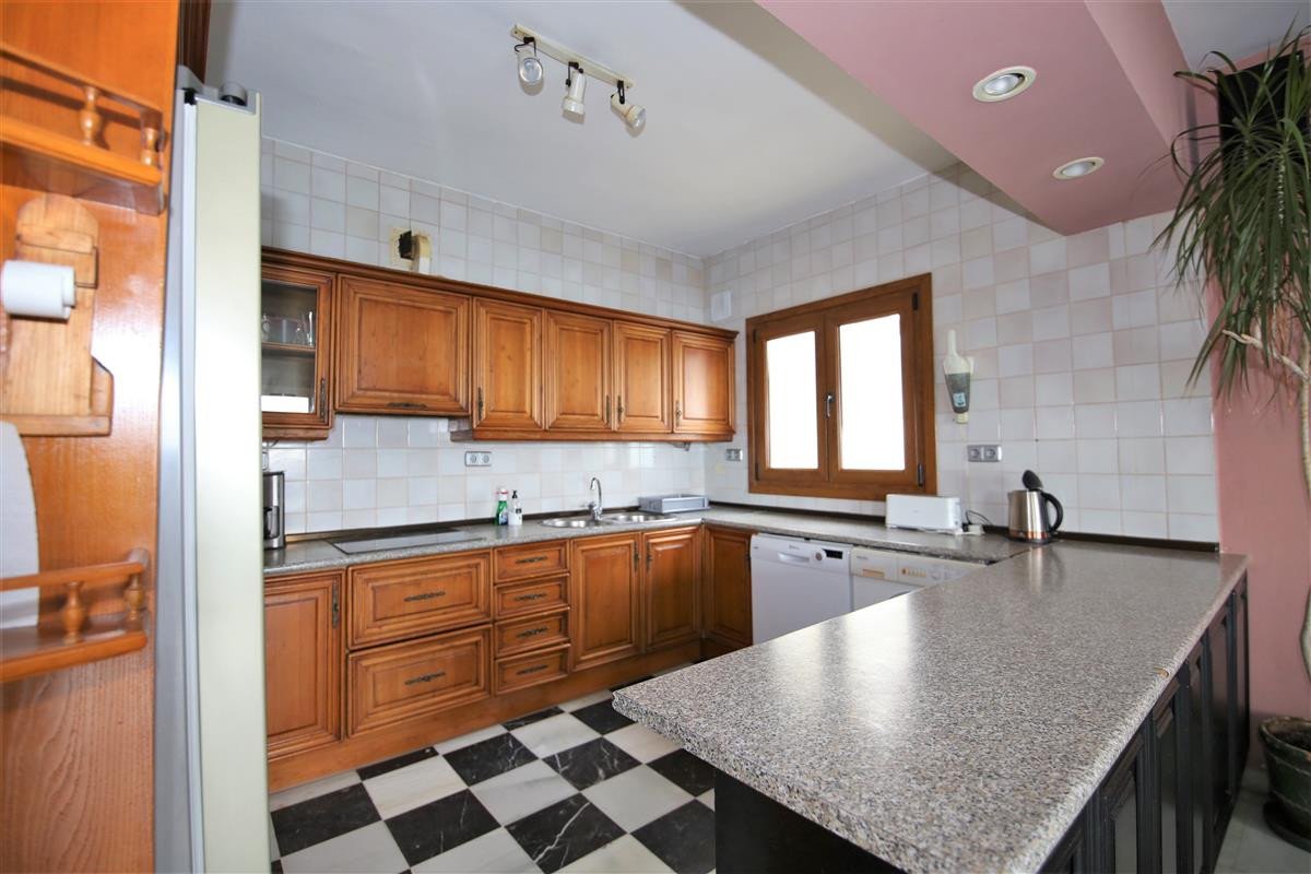 4 Bed Detached Villa in Estepona