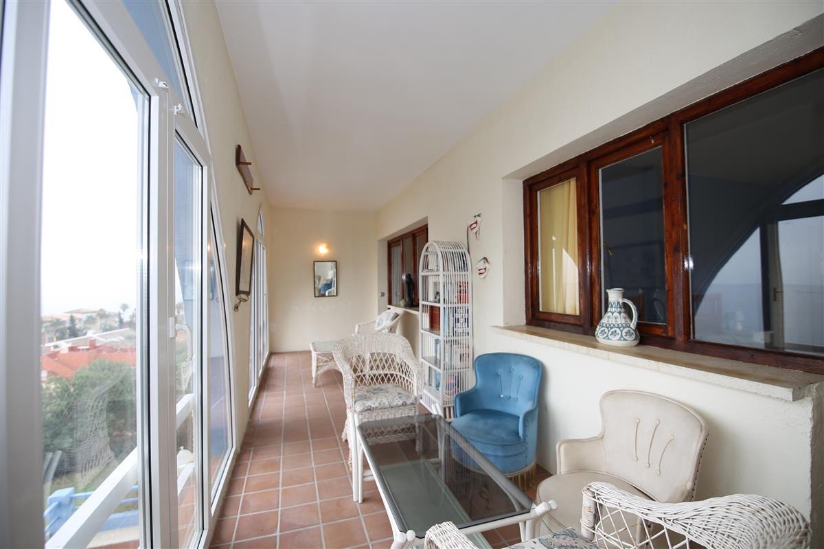 4 Bed Detached Villa in Estepona