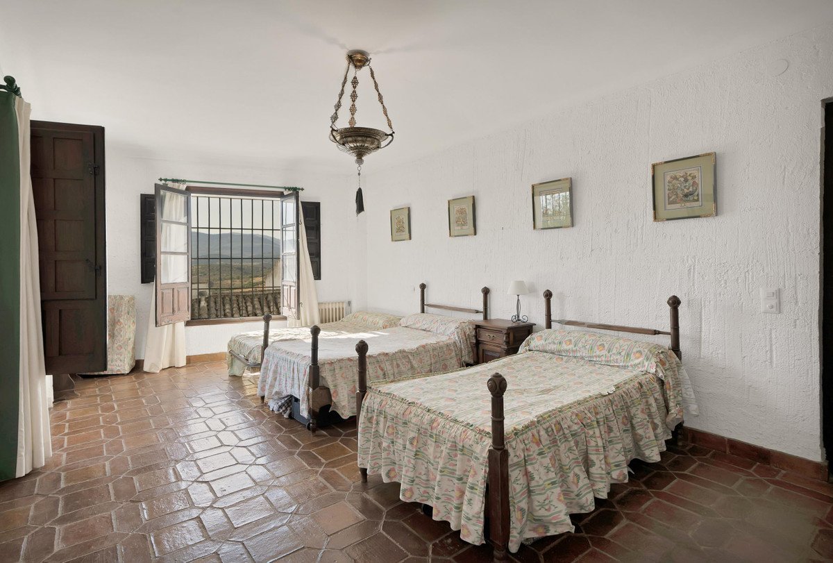 4 Bed Detached Villa in Ronda