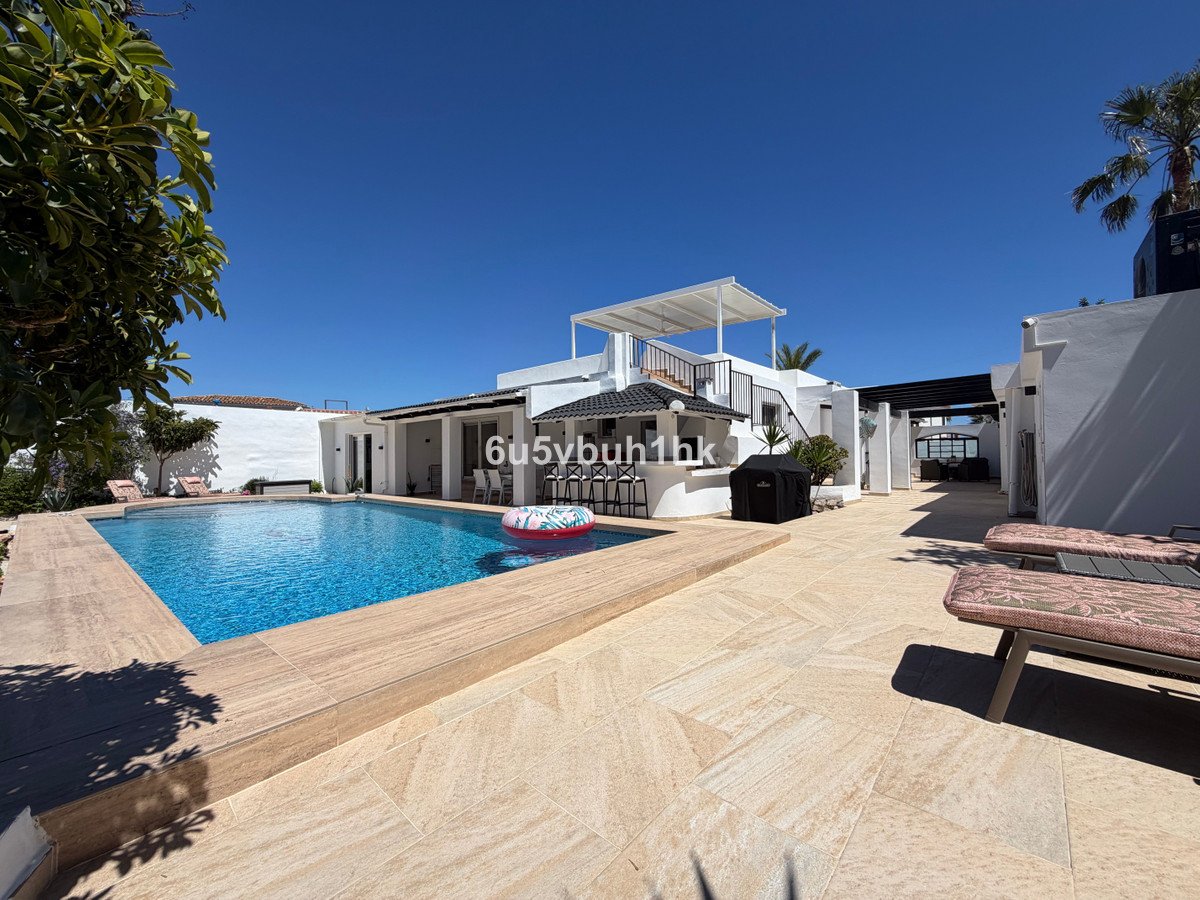4 Bed Detached Villa in Benalmadena Costa