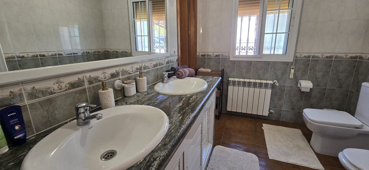 5 Bed Finca - Cortijo in Coín