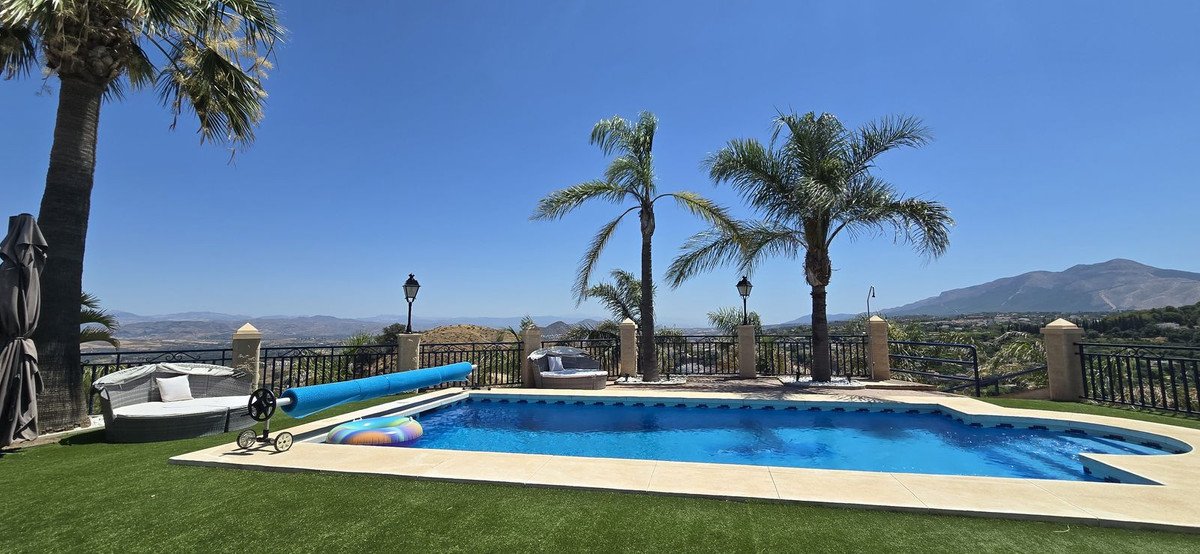 5 Bed Finca - Cortijo in Coín