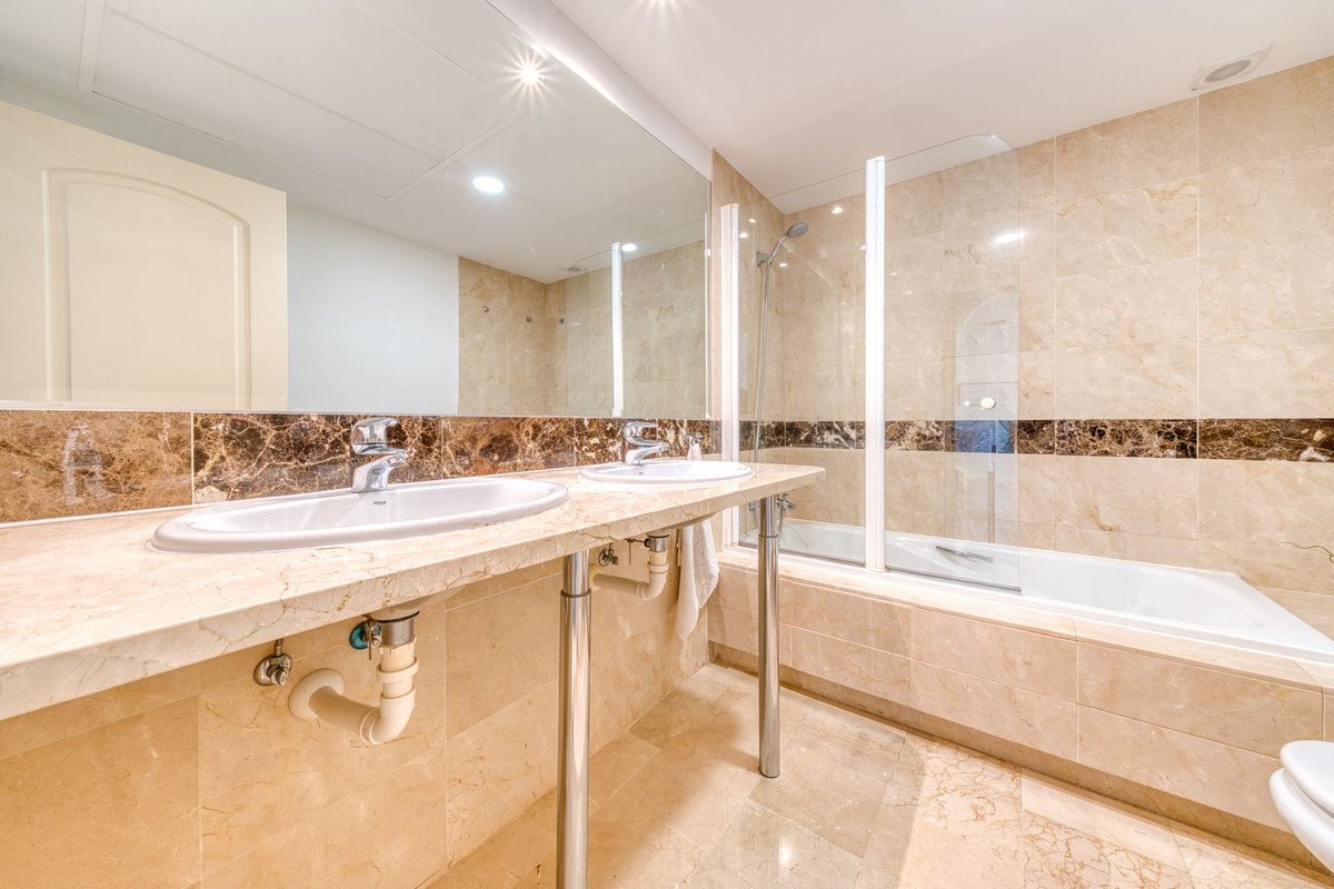 2 Bed Ground Floor Apartment in Calahonda