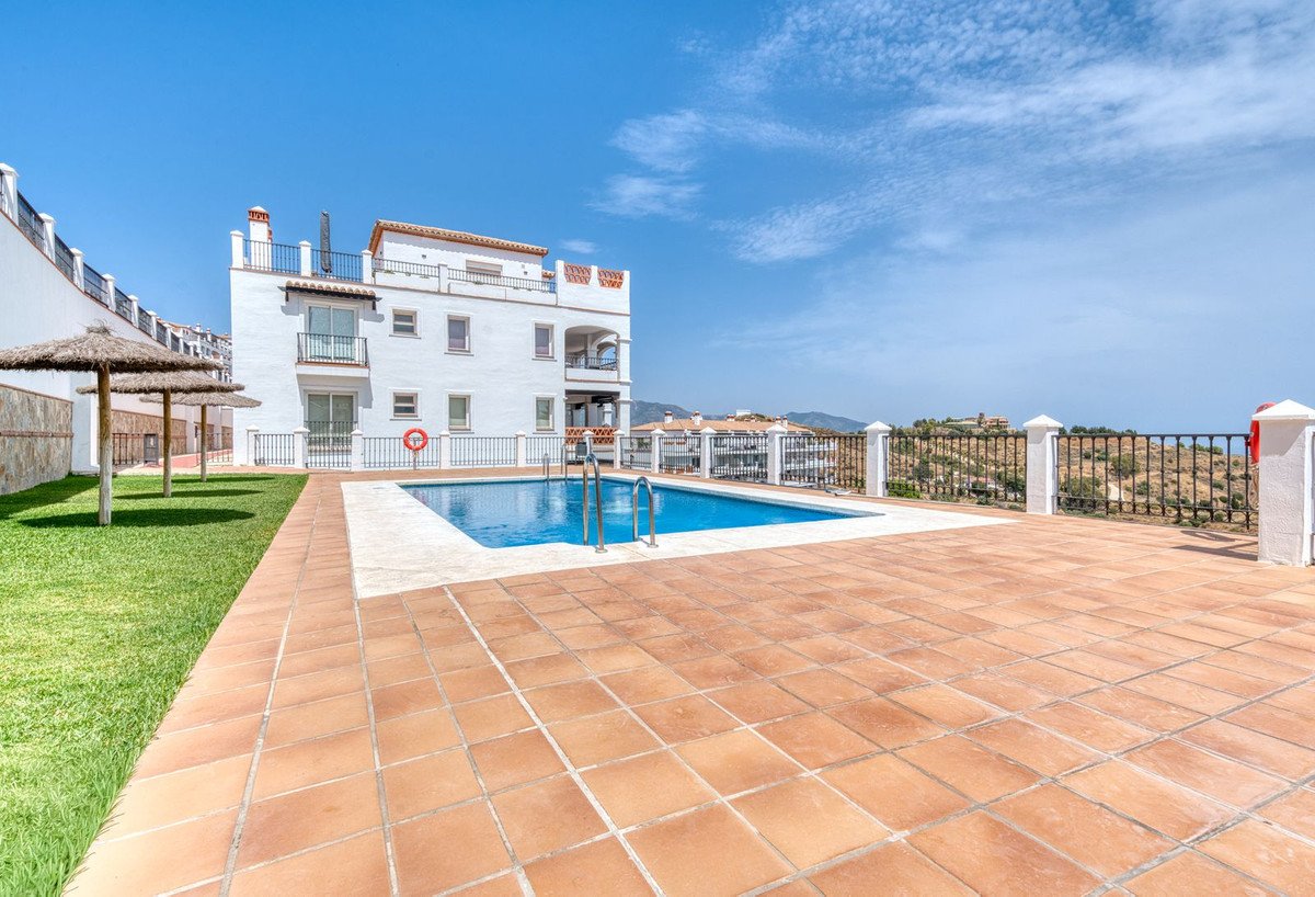 2 Bed Ground Floor Apartment in Calahonda