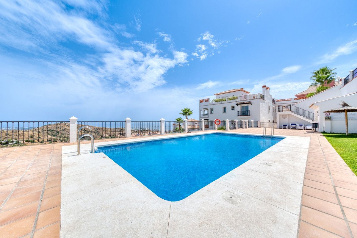 2 Bed Ground Floor Apartment in Calahonda