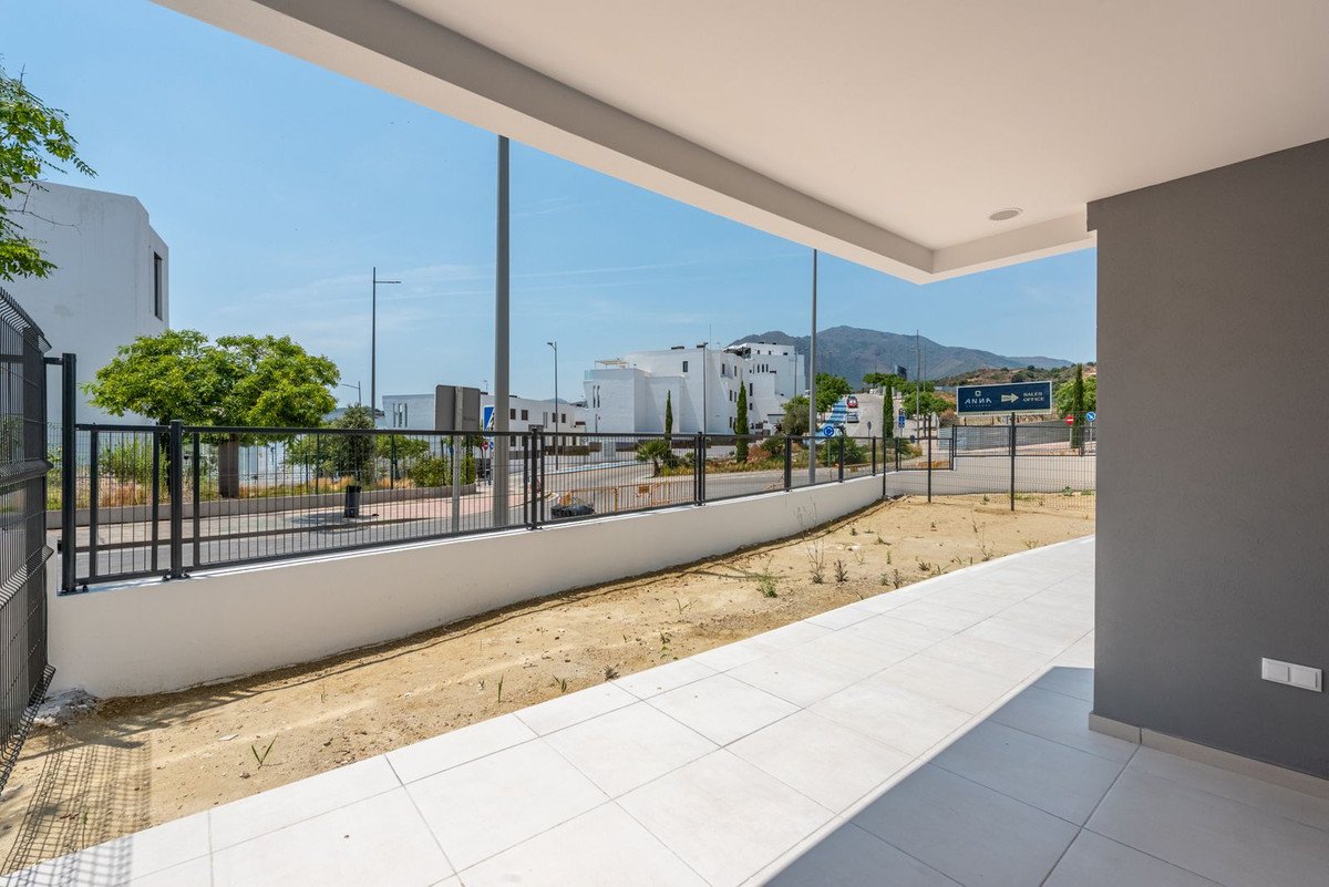 2 Bed Ground Floor Apartment in Estepona
