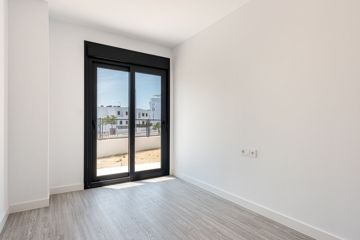 2 Bed Ground Floor Apartment in Estepona