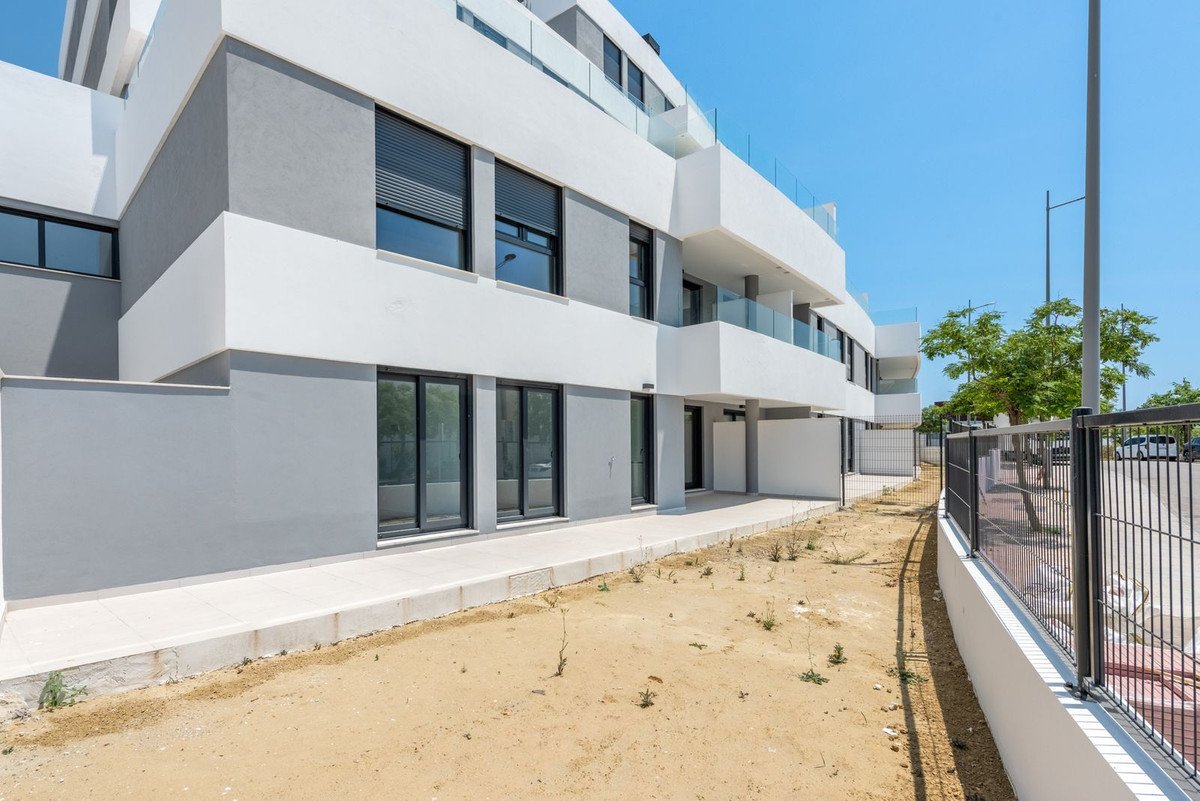 2 Bed Ground Floor Apartment in Estepona
