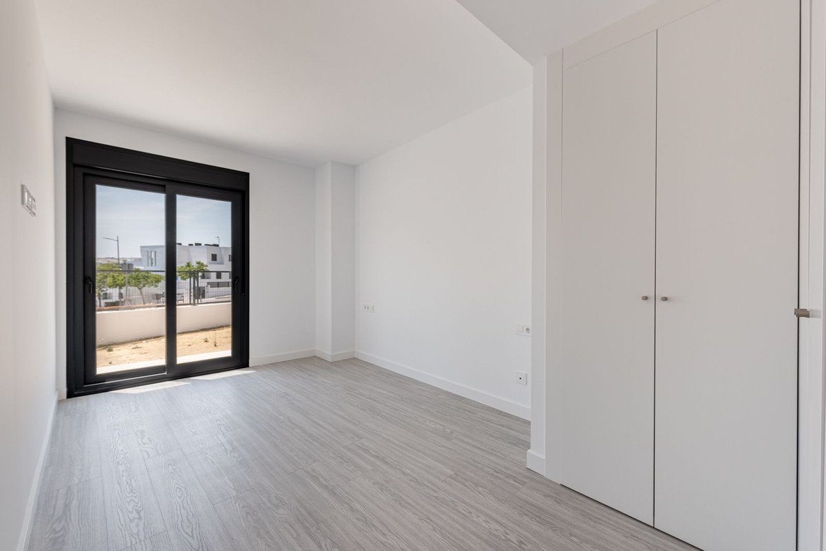 2 Bed Ground Floor Apartment in Estepona