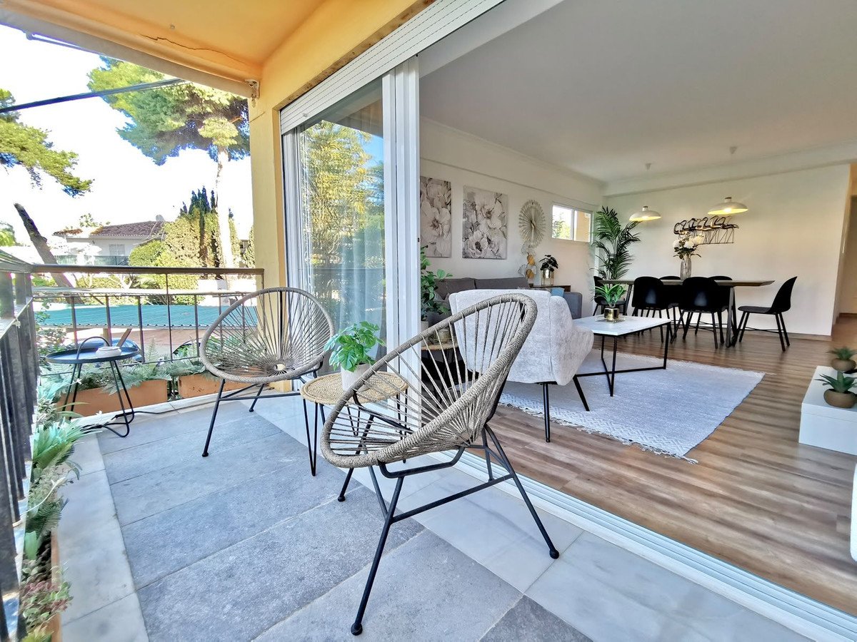 3 Bed Middle Floor Apartment in Estepona