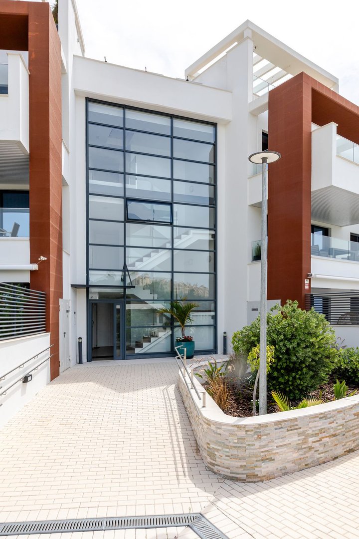 3 Bed Ground Floor Apartment in Benahavís
