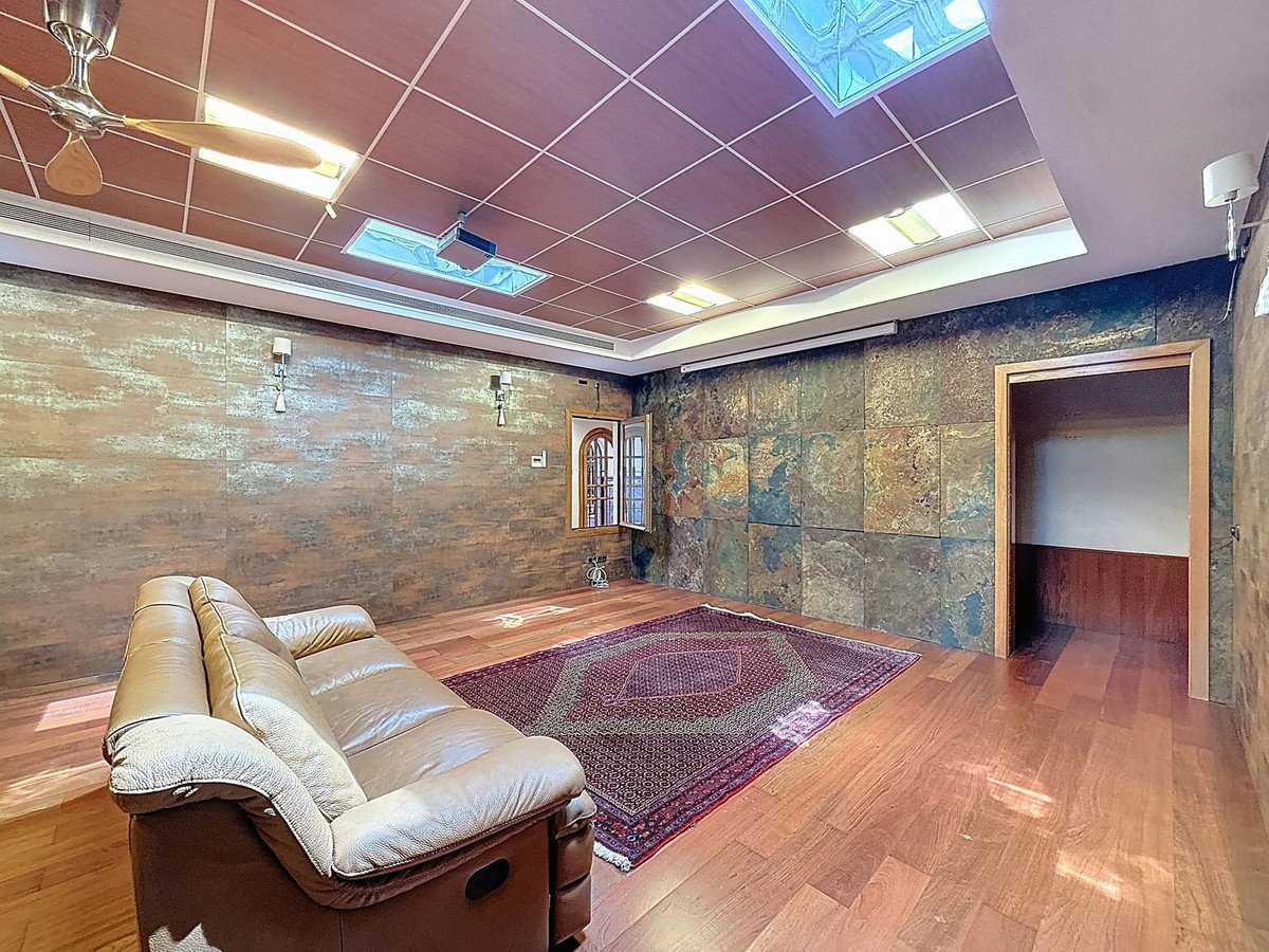 5 Bed Townhouse in Málaga Este