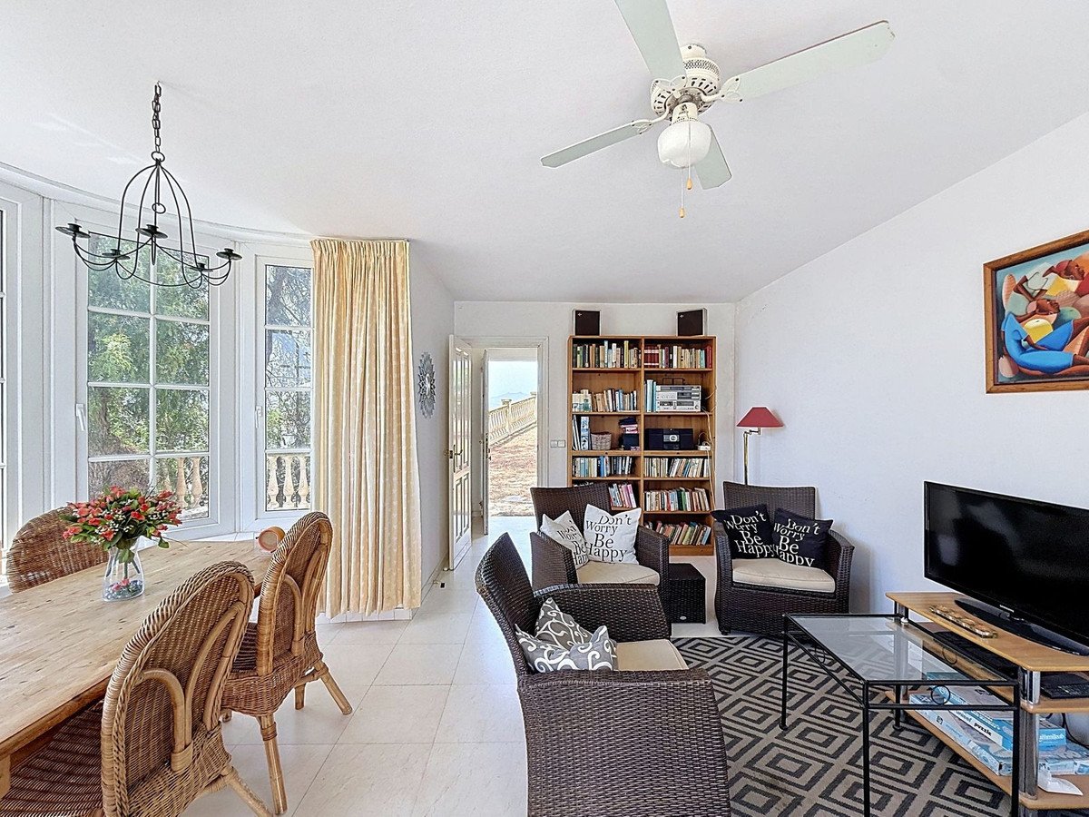 4 Bed Detached Villa in El Atabal