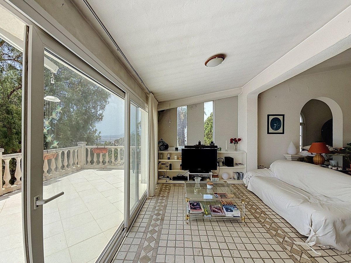 4 Bed Detached Villa in El Atabal