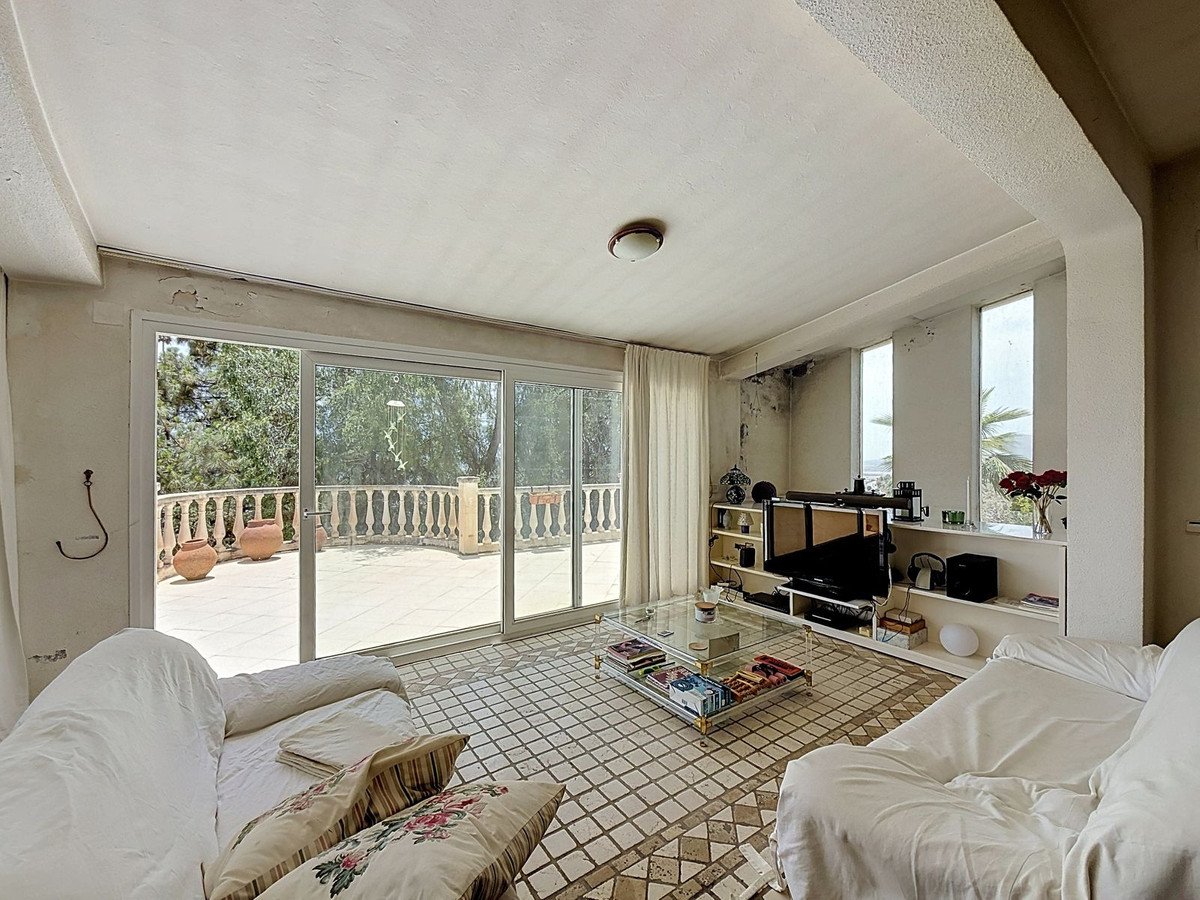 4 Bed Detached Villa in El Atabal
