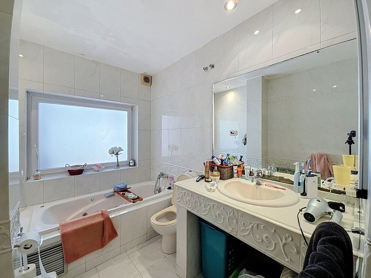 4 Bed Detached Villa in El Atabal