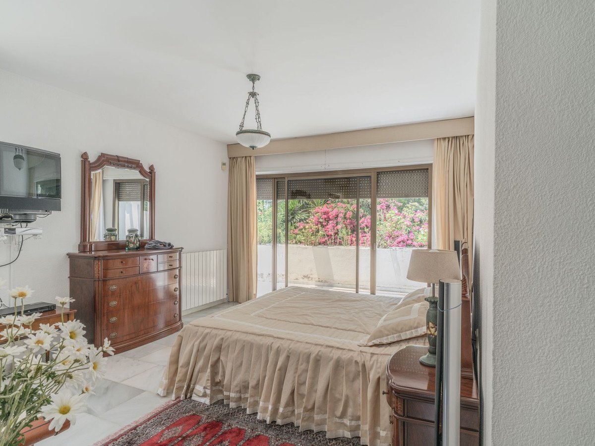 4 Bed Penthouse Duplex in The Golden Mile