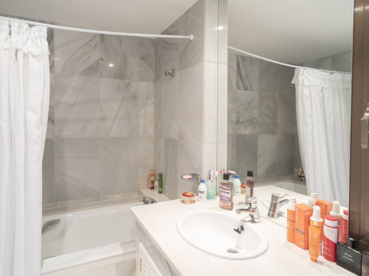 4 Bed Penthouse Duplex in The Golden Mile