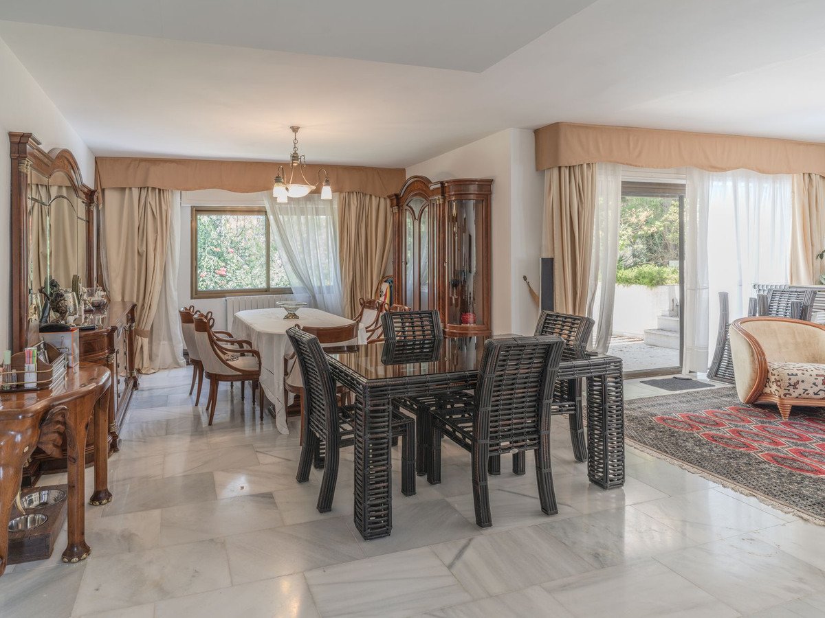 4 Bed Penthouse Duplex in The Golden Mile