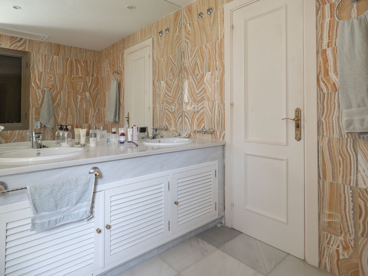 4 Bed Penthouse Duplex in The Golden Mile