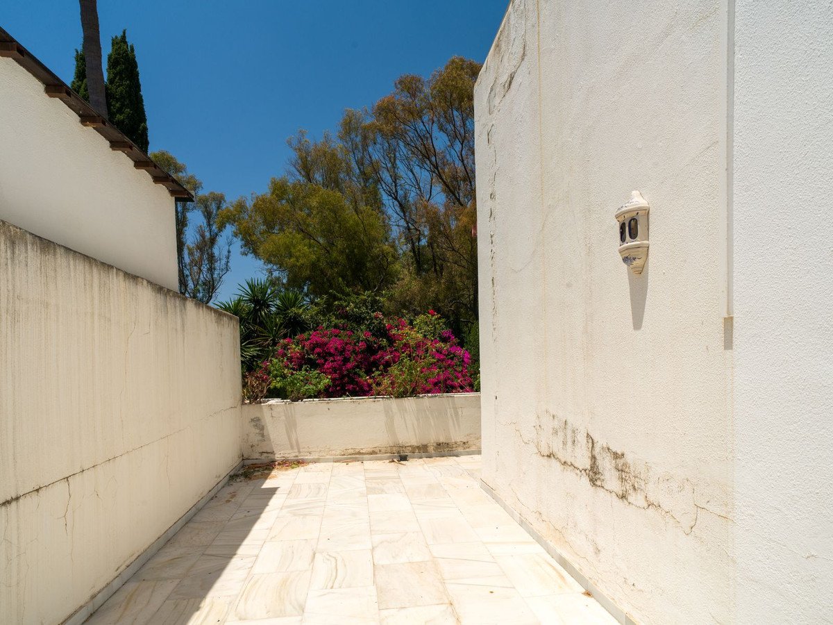 4 Bed Penthouse Duplex in The Golden Mile