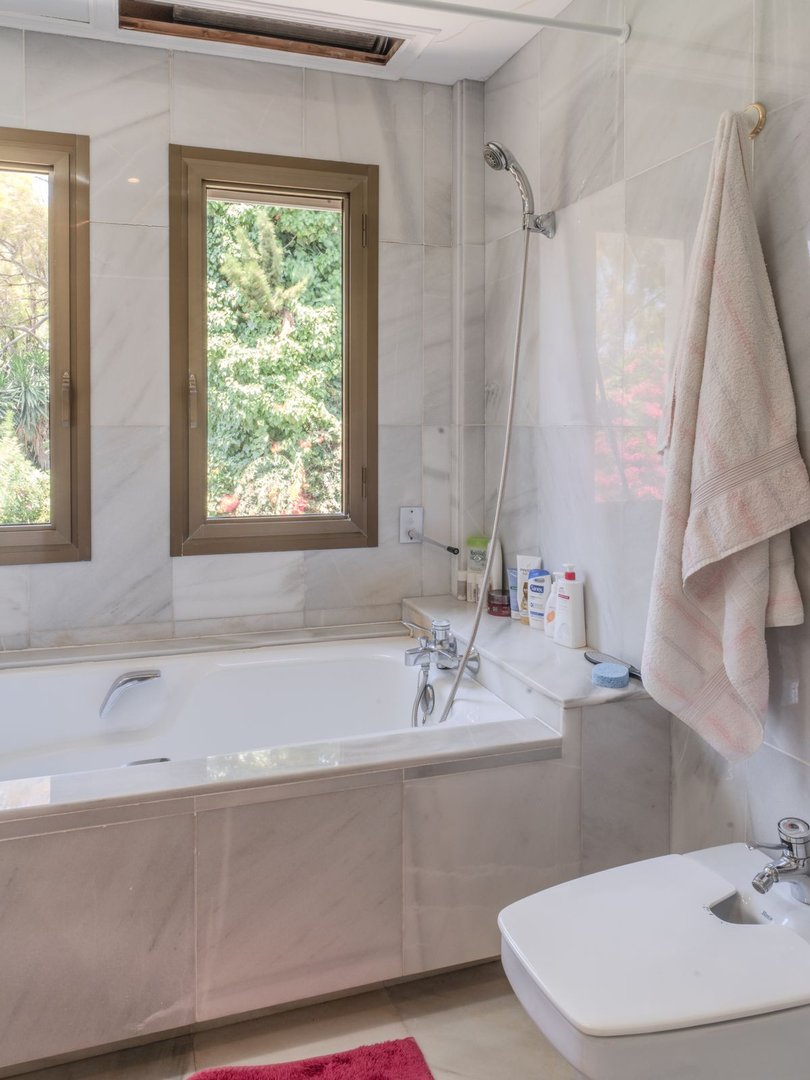 4 Bed Penthouse Duplex in The Golden Mile