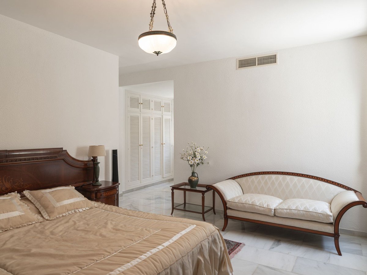 4 Bed Penthouse Duplex in The Golden Mile