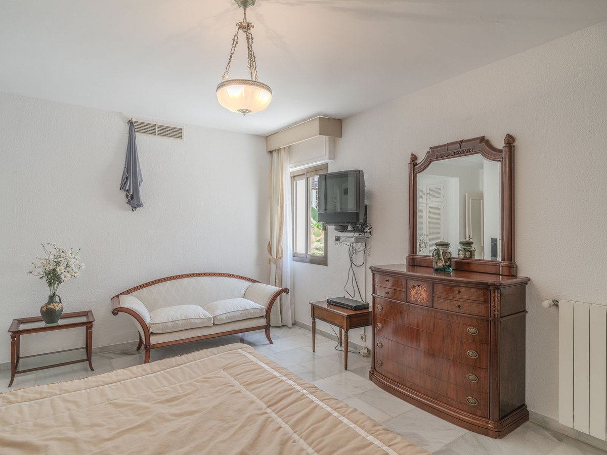 4 Bed Penthouse Duplex in The Golden Mile