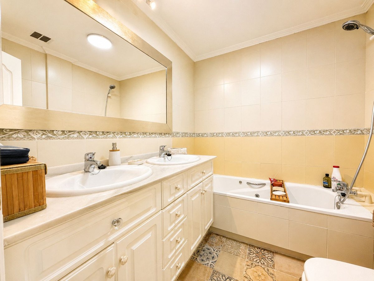 2 Bed Ground Floor Apartment in Estepona