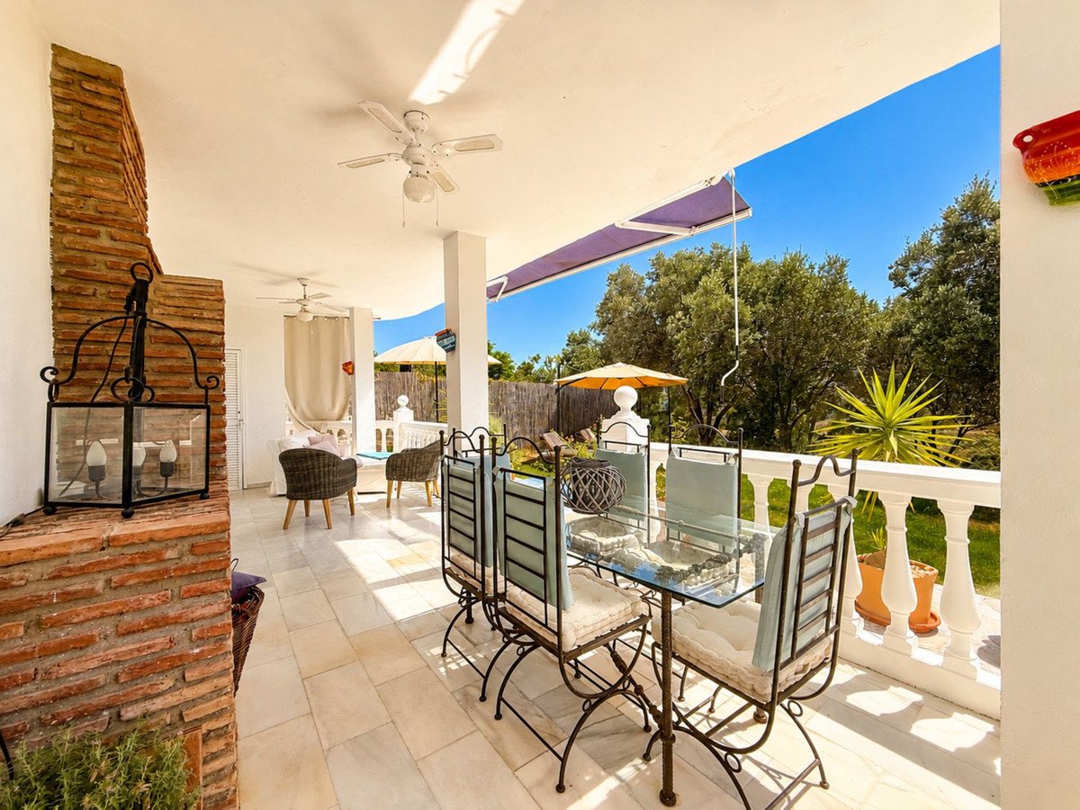 2 Bed Ground Floor Apartment in Estepona
