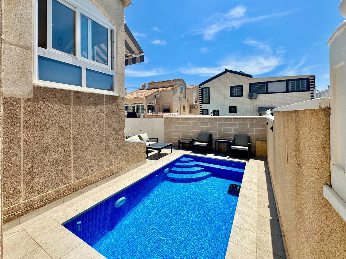 2 Bed Detached Villa in La Florida