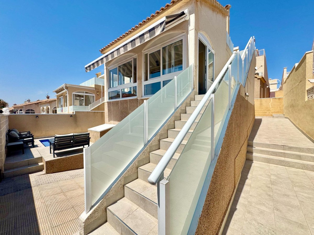 2 Bed Detached Villa in La Florida
