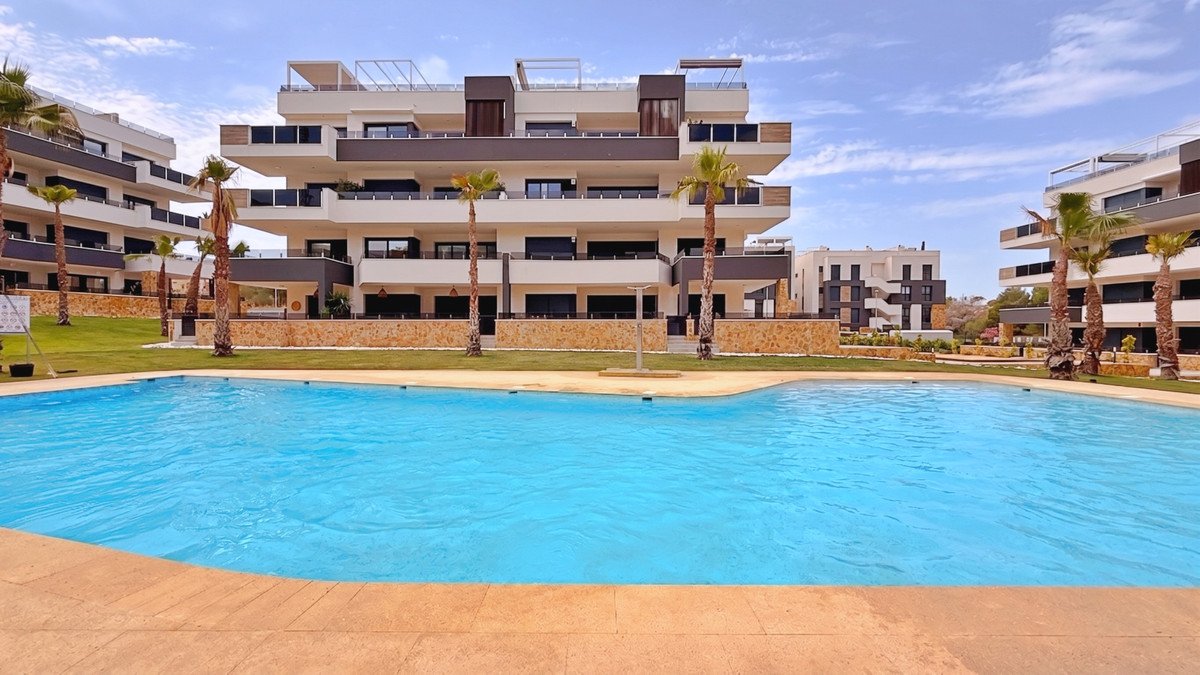 2 Bed Middle Floor Apartment in Orihuela Costa