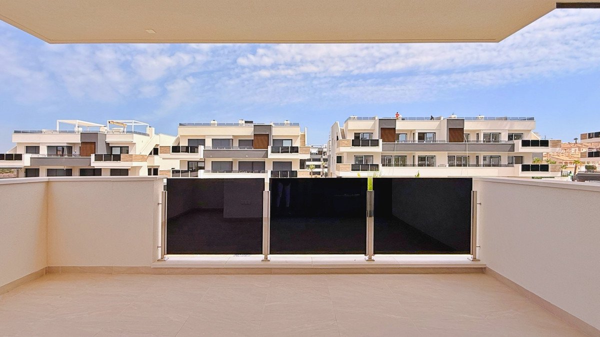 2 Bed Middle Floor Apartment in Orihuela Costa
