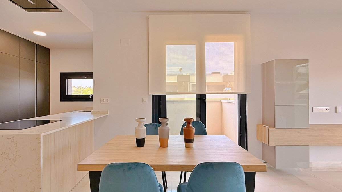 2 Bed Middle Floor Apartment in Orihuela Costa