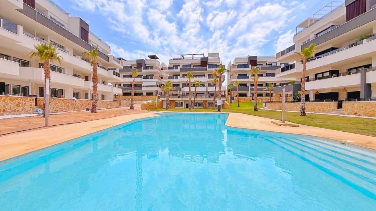 2 Bed Middle Floor Apartment in Orihuela Costa