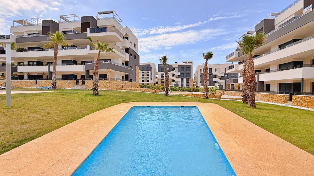2 Bed Middle Floor Apartment in Orihuela Costa