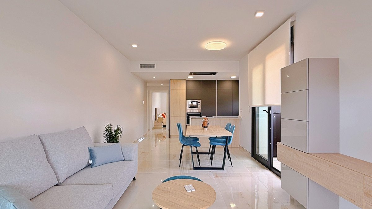 2 Bed Middle Floor Apartment in Orihuela Costa