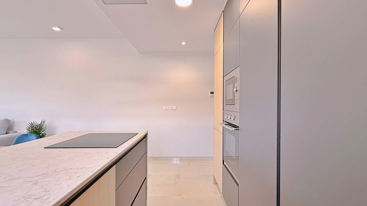 2 Bed Middle Floor Apartment in Orihuela Costa
