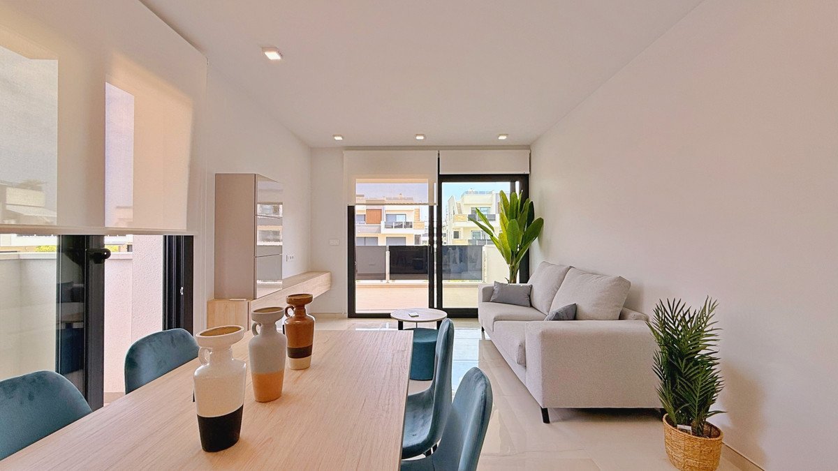 2 Bed Middle Floor Apartment in Orihuela Costa