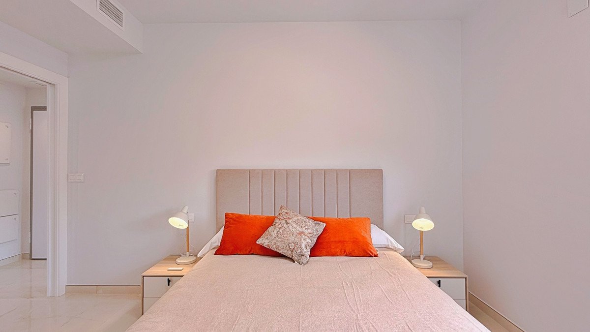 2 Bed Middle Floor Apartment in Orihuela Costa