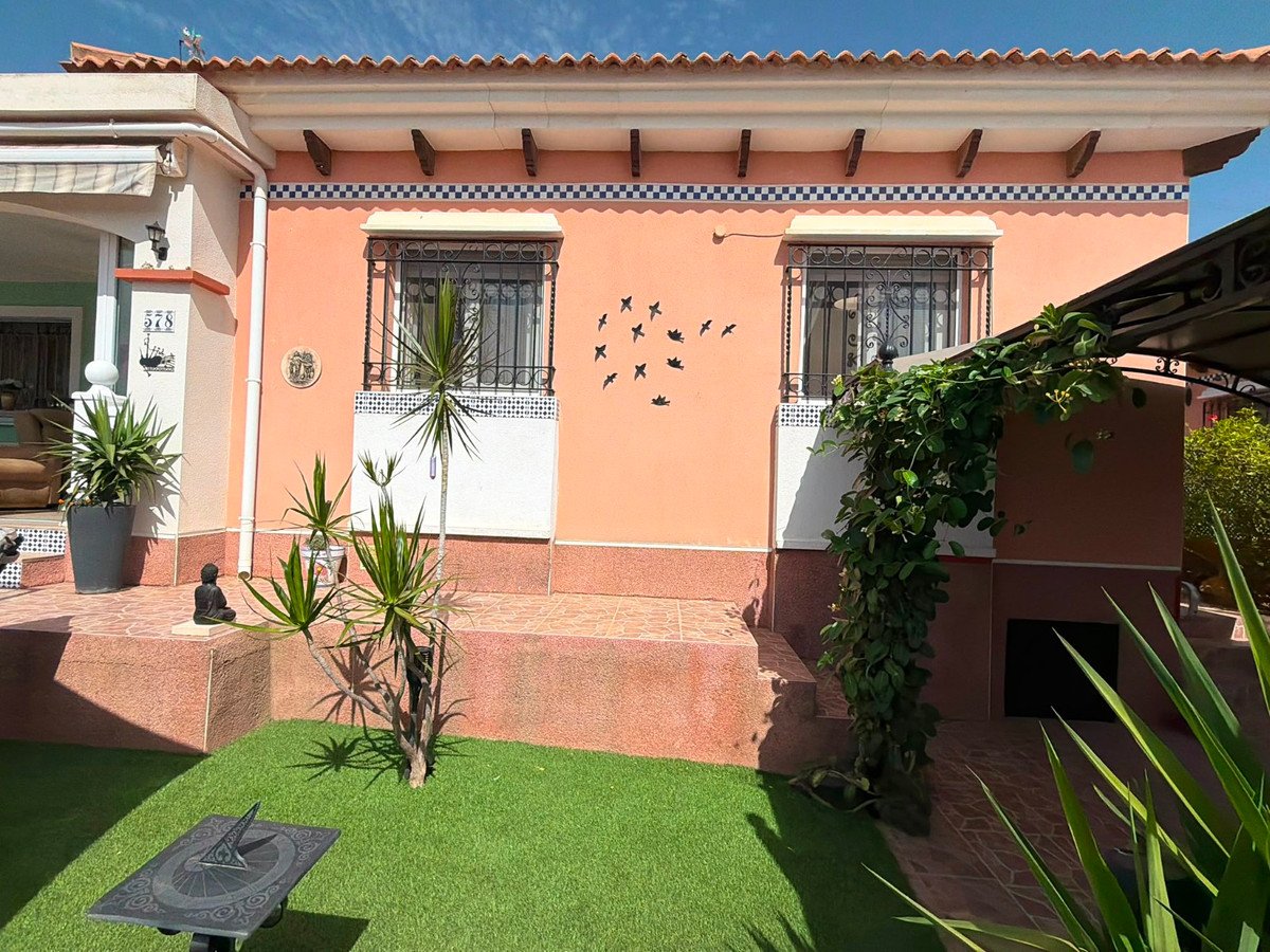 3 Bed Detached Villa in Los Montesinos