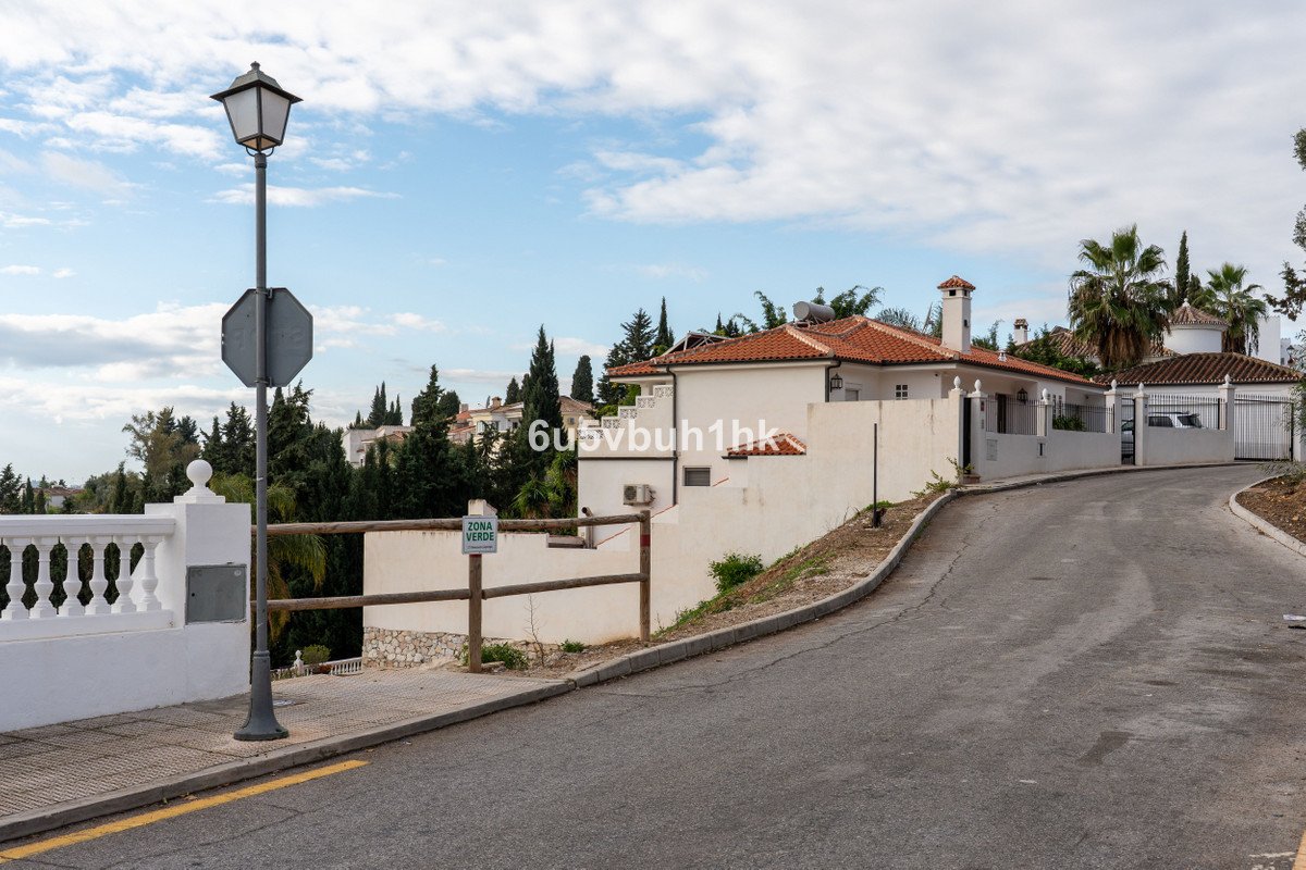 4 Bed Land in Campo Mijas